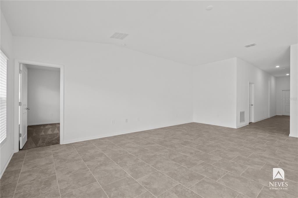 For Rent: $2,490 (4 beds, 2 baths, 1936 Square Feet)