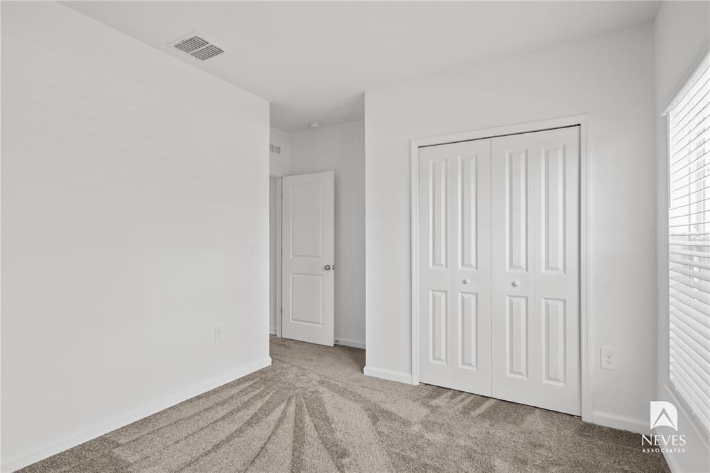 For Rent: $2,490 (4 beds, 2 baths, 1936 Square Feet)