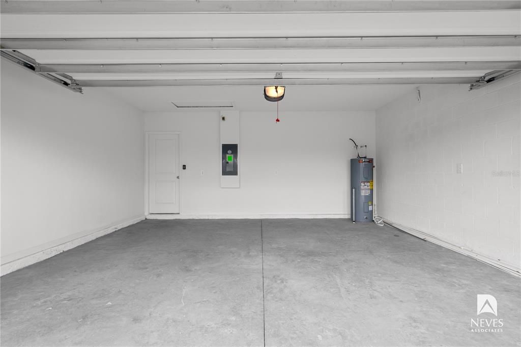 For Rent: $2,490 (4 beds, 2 baths, 1936 Square Feet)