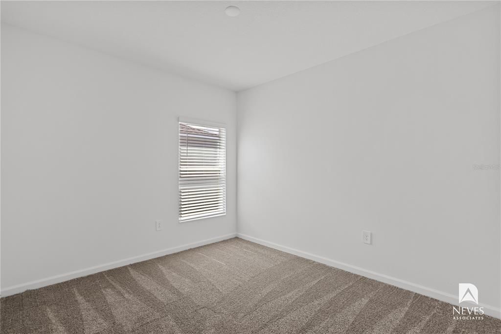 For Rent: $2,490 (4 beds, 2 baths, 1936 Square Feet)