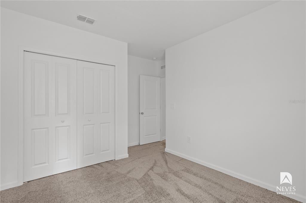 For Rent: $2,490 (4 beds, 2 baths, 1936 Square Feet)