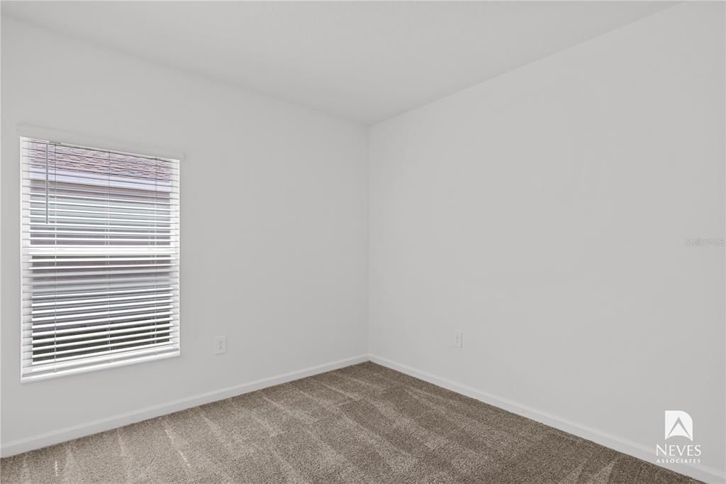 For Rent: $2,490 (4 beds, 2 baths, 1936 Square Feet)