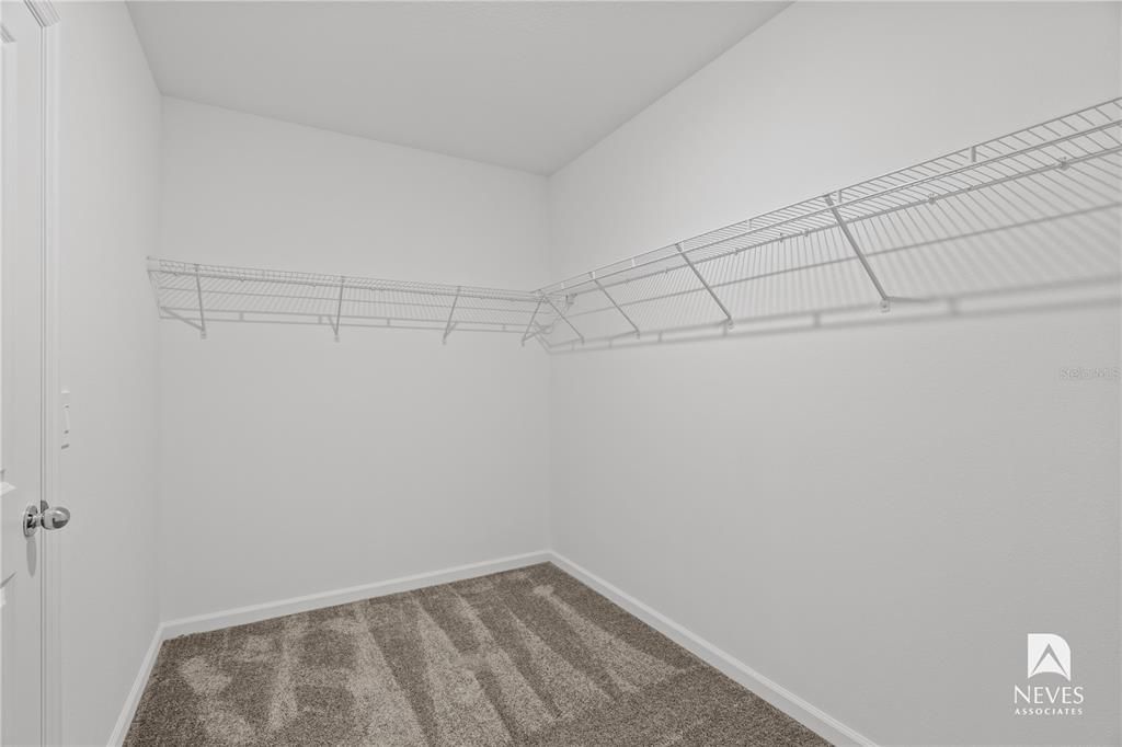 For Rent: $2,490 (4 beds, 2 baths, 1936 Square Feet)