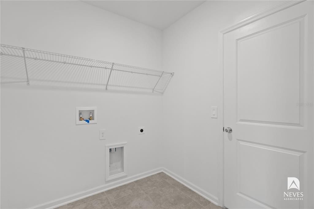 For Rent: $2,490 (4 beds, 2 baths, 1936 Square Feet)