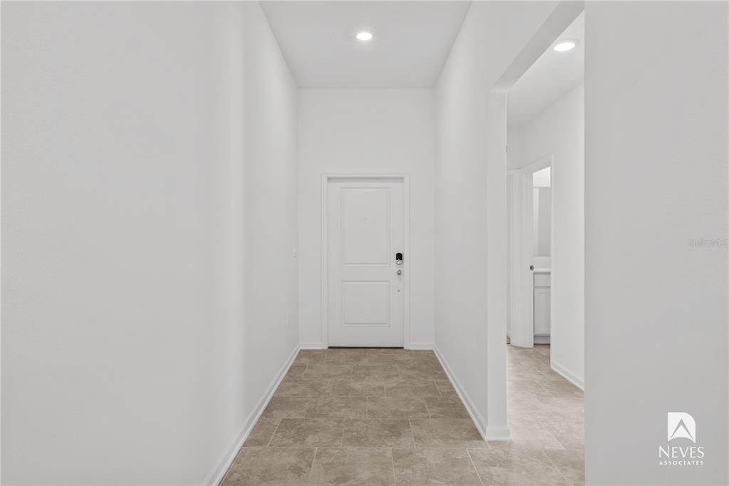 For Rent: $2,490 (4 beds, 2 baths, 1936 Square Feet)