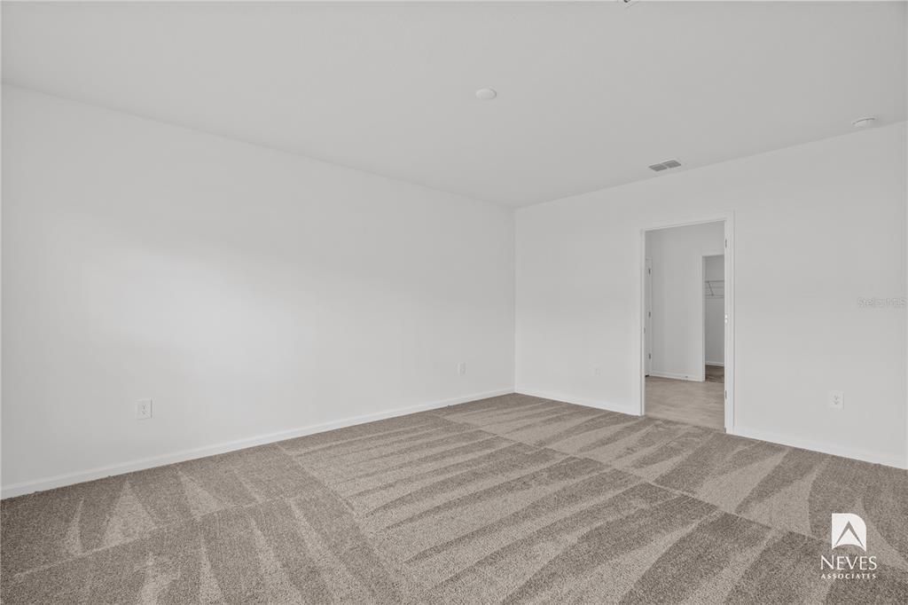 For Rent: $2,490 (4 beds, 2 baths, 1936 Square Feet)