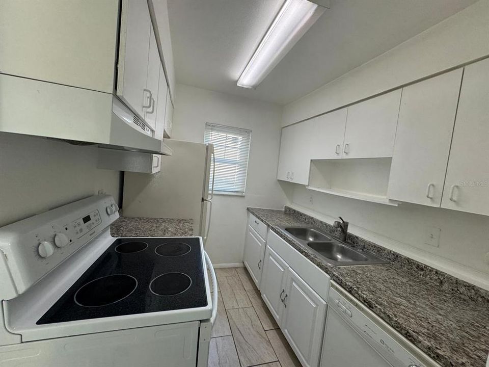 待售: $169,000 (2 贝兹, 1 浴室, 780 平方英尺)