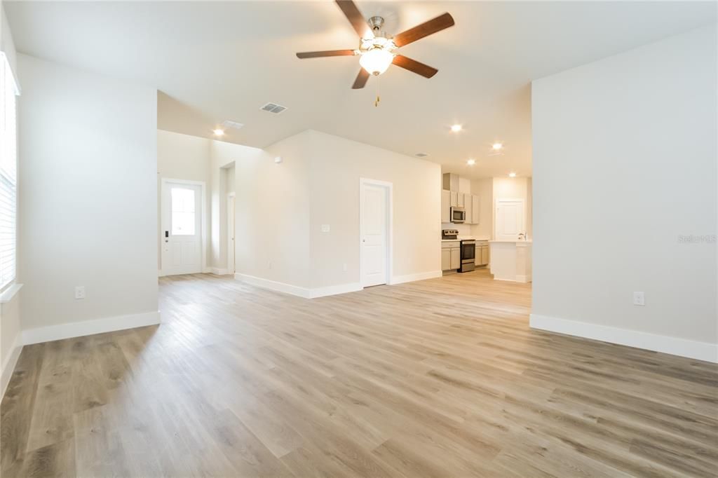 出租: $2,325 (3 贝兹, 2 浴室, 1823 平方英尺)