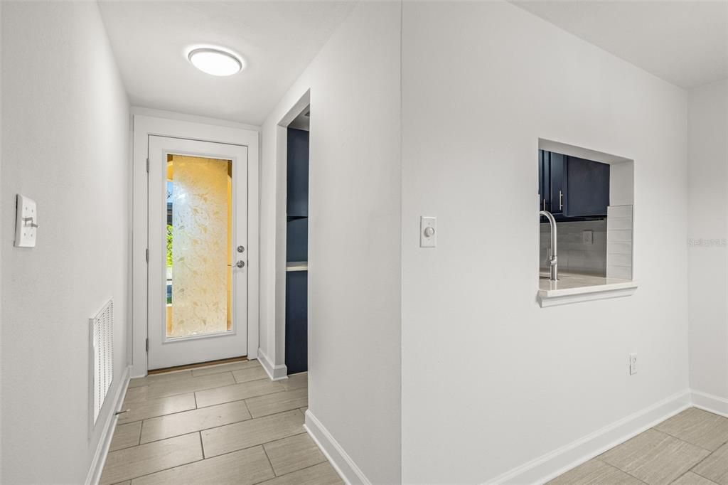 На продажу: $124,900 (2 спален, 1 ванн, 975 Квадратных фут)