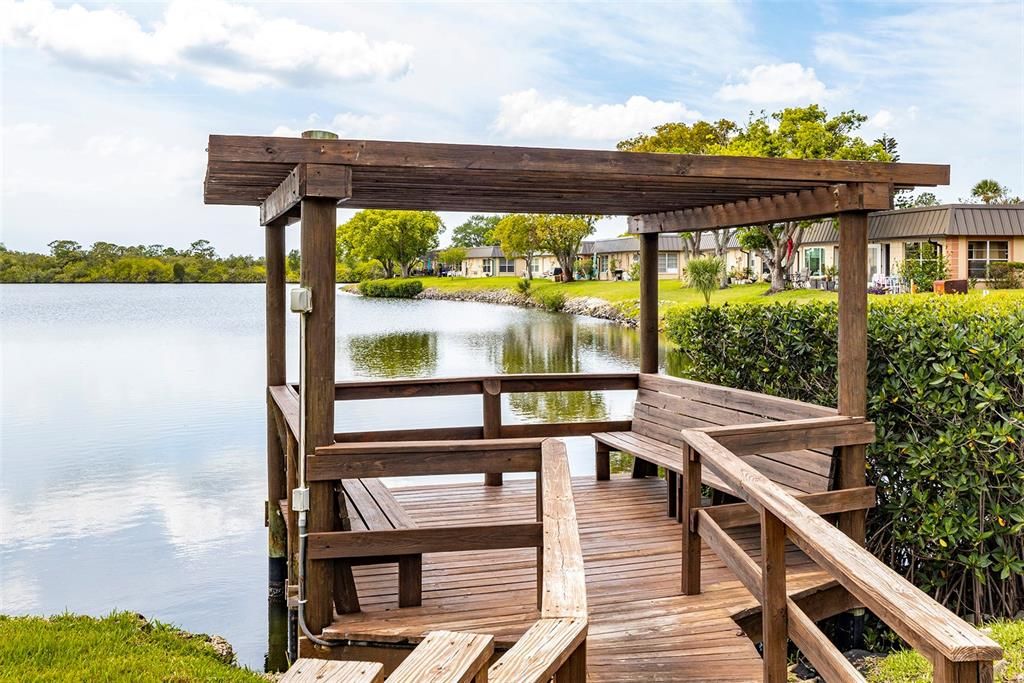 На продажу: $124,900 (2 спален, 1 ванн, 975 Квадратных фут)