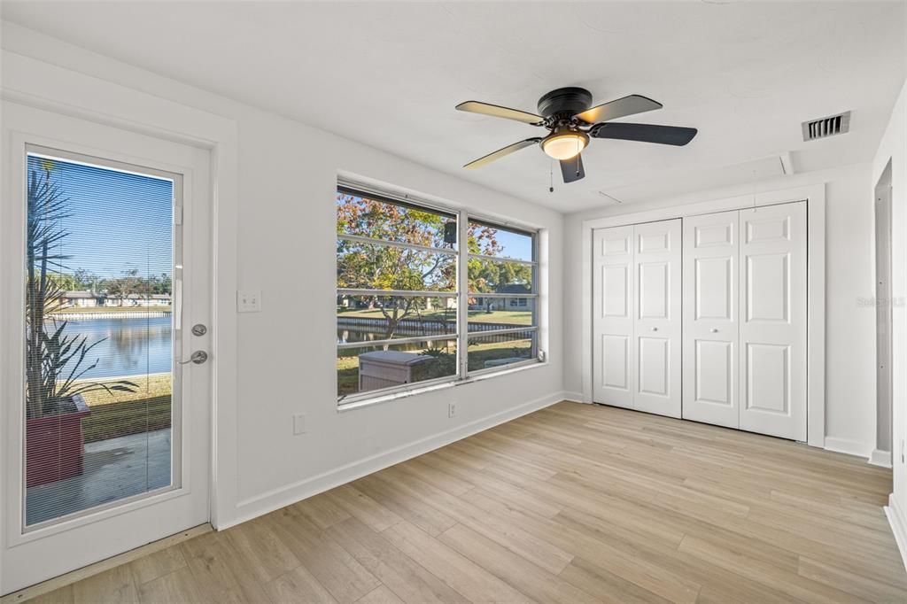 На продажу: $124,900 (2 спален, 1 ванн, 975 Квадратных фут)