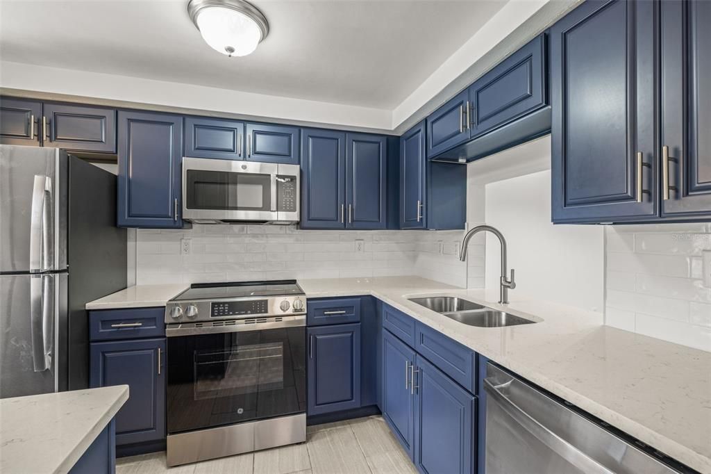 На продажу: $124,900 (2 спален, 1 ванн, 975 Квадратных фут)