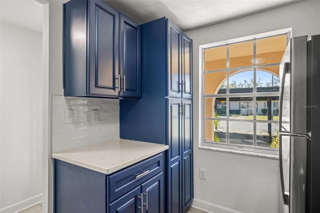 На продажу: $124,900 (2 спален, 1 ванн, 975 Квадратных фут)