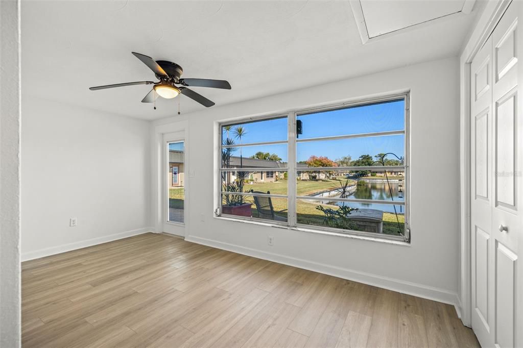 На продажу: $124,900 (2 спален, 1 ванн, 975 Квадратных фут)