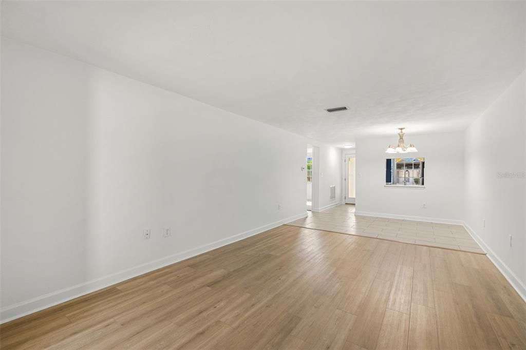 На продажу: $124,900 (2 спален, 1 ванн, 975 Квадратных фут)