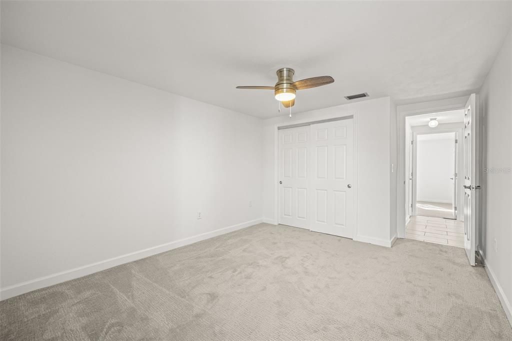 На продажу: $124,900 (2 спален, 1 ванн, 975 Квадратных фут)