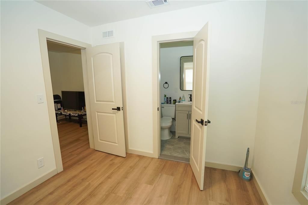 出租: $2,550 (3 贝兹, 2 浴室, 900 平方英尺)