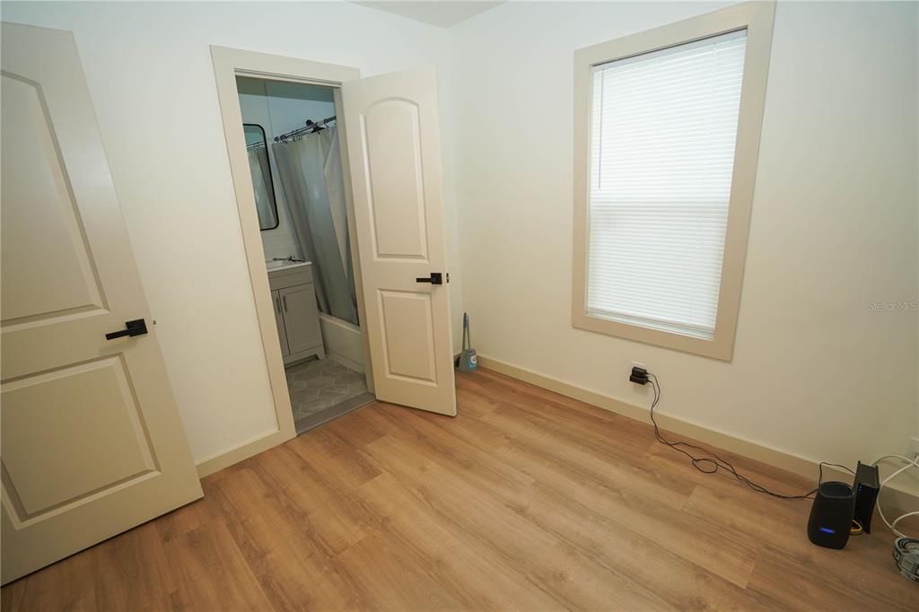 出租: $2,550 (3 贝兹, 2 浴室, 900 平方英尺)