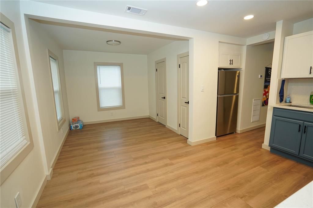 出租: $2,550 (3 贝兹, 2 浴室, 900 平方英尺)