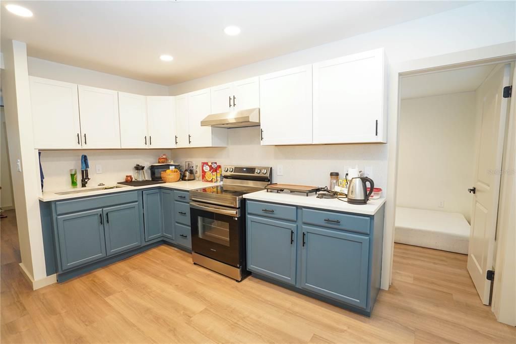 出租: $2,550 (3 贝兹, 2 浴室, 900 平方英尺)