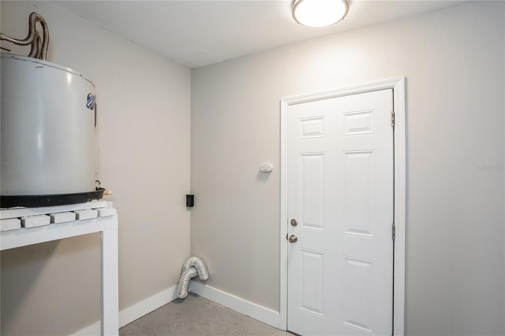 出租: $2,560 (3 贝兹, 1 浴室, 1112 平方英尺)