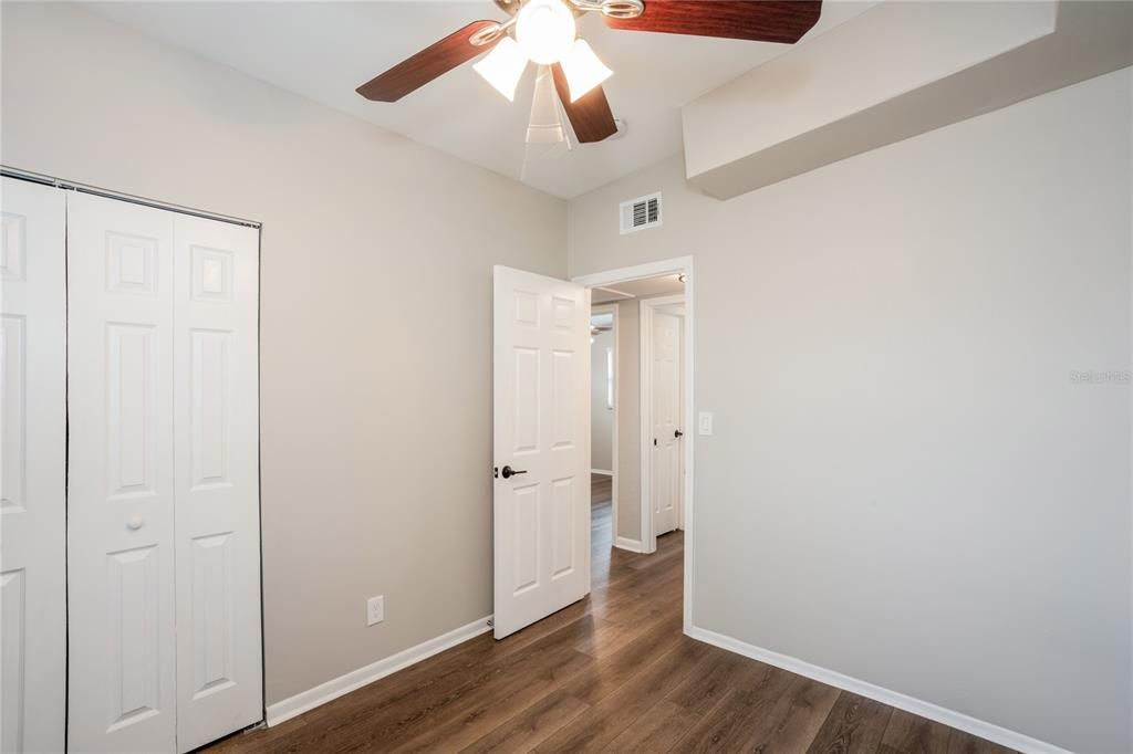 出租: $2,560 (3 贝兹, 1 浴室, 1112 平方英尺)