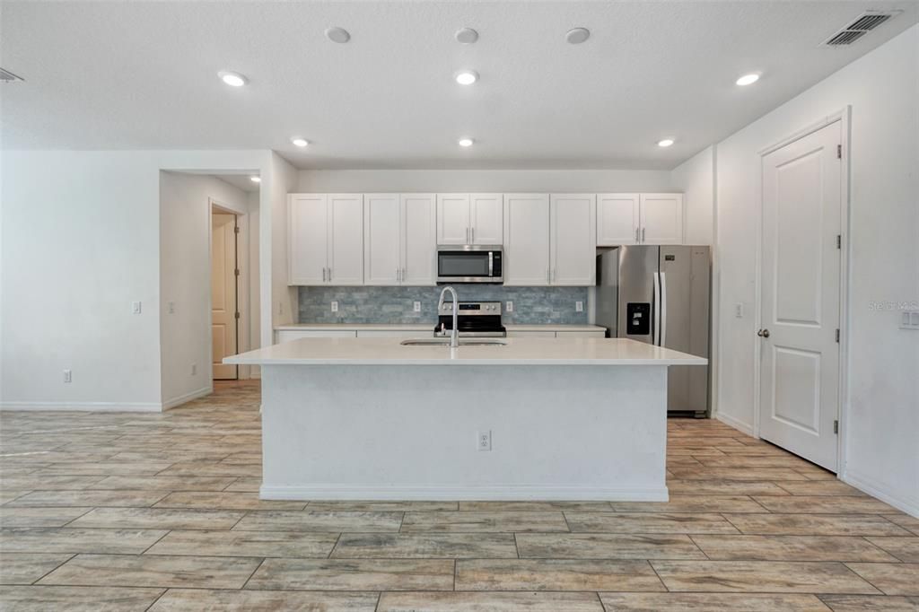 For Rent: $2,150 (3 beds, 2 baths, 2244 Square Feet)