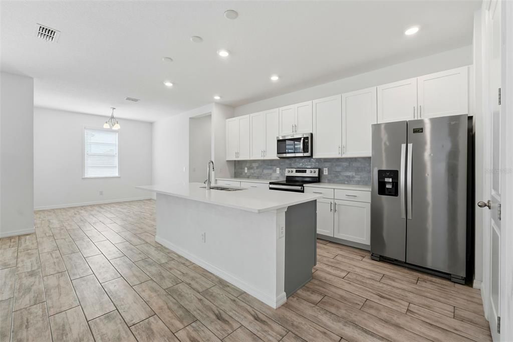 For Rent: $2,150 (3 beds, 2 baths, 2244 Square Feet)