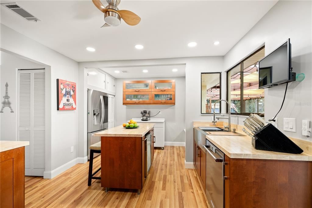 待售: $449,000 (4 贝兹, 3 浴室, 2059 平方英尺)