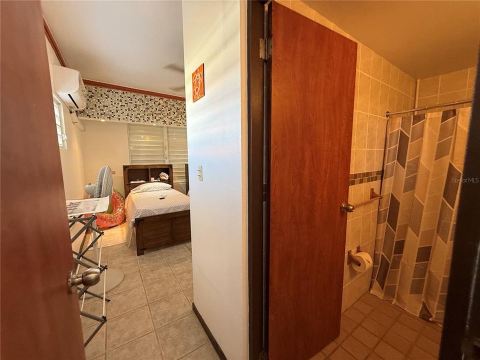 待售: $225,000 (2 贝兹, 2 浴室, 1047 平方英尺)