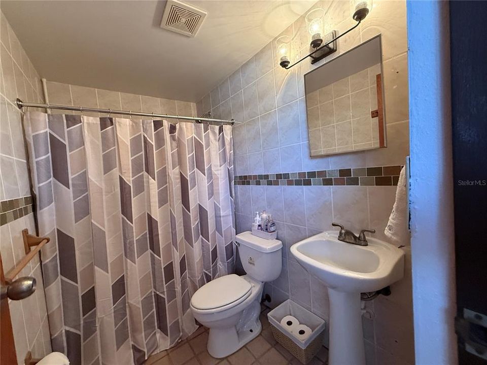 待售: $225,000 (2 贝兹, 2 浴室, 1047 平方英尺)