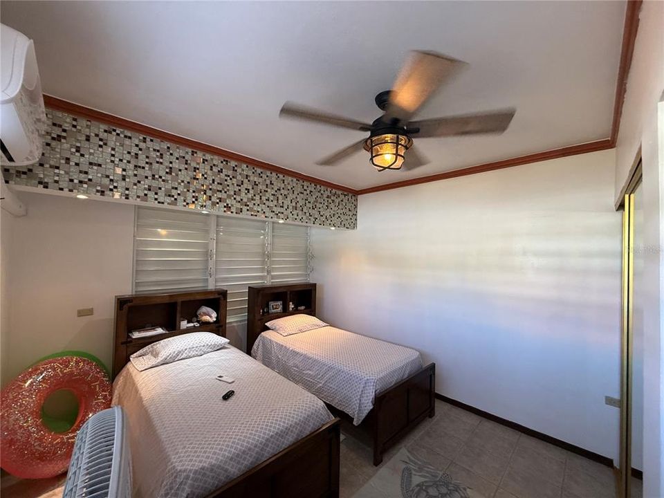 待售: $225,000 (2 贝兹, 2 浴室, 1047 平方英尺)