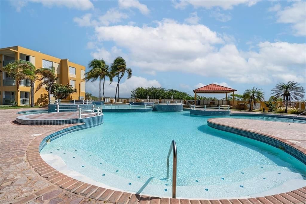 待售: $225,000 (2 贝兹, 2 浴室, 1047 平方英尺)