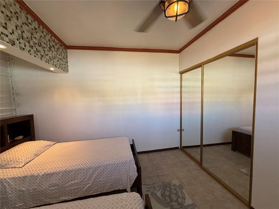 待售: $225,000 (2 贝兹, 2 浴室, 1047 平方英尺)