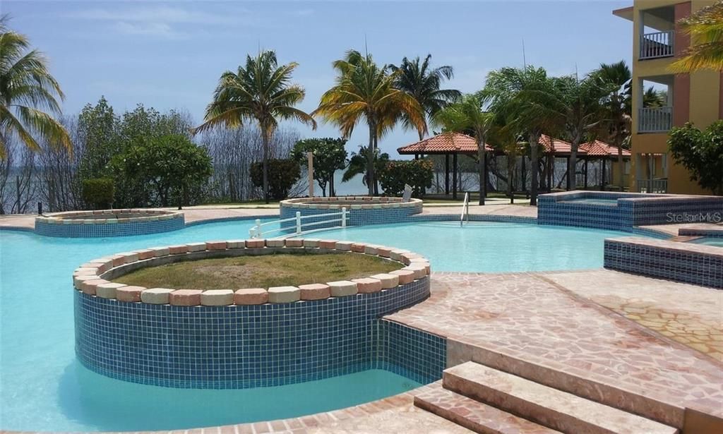 待售: $225,000 (2 贝兹, 2 浴室, 1047 平方英尺)