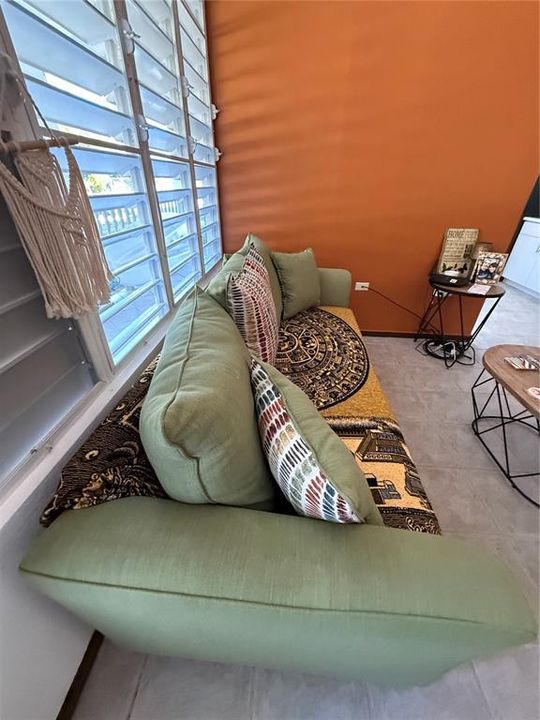 待售: $225,000 (2 贝兹, 2 浴室, 1047 平方英尺)