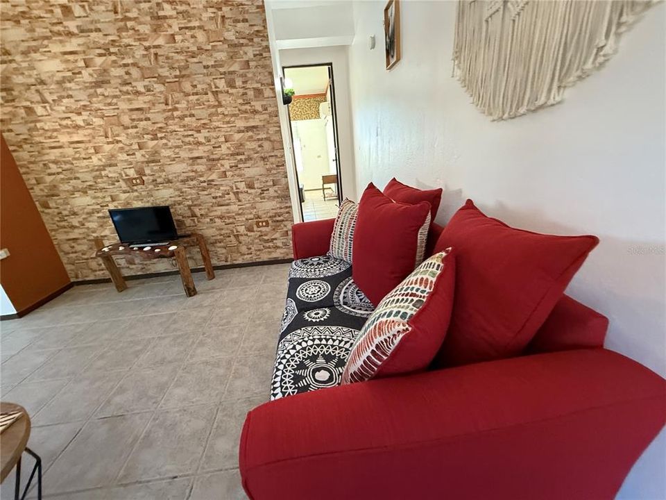 待售: $225,000 (2 贝兹, 2 浴室, 1047 平方英尺)