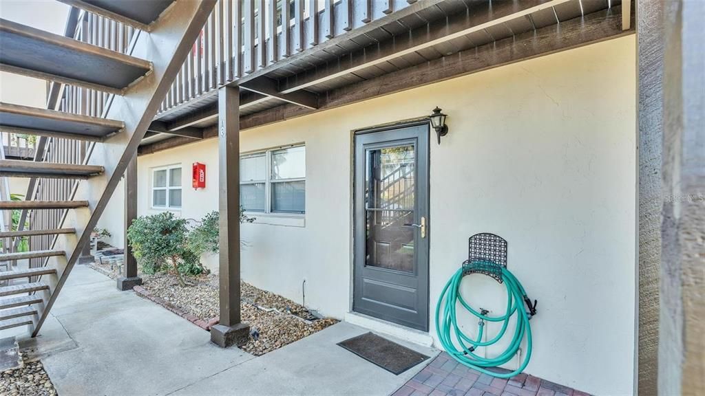 For Rent: $1,375 (2 beds, 1 baths, 840 Square Feet)