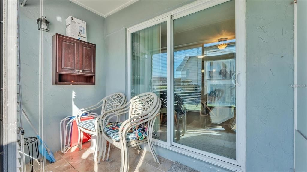 For Rent: $1,375 (2 beds, 1 baths, 840 Square Feet)