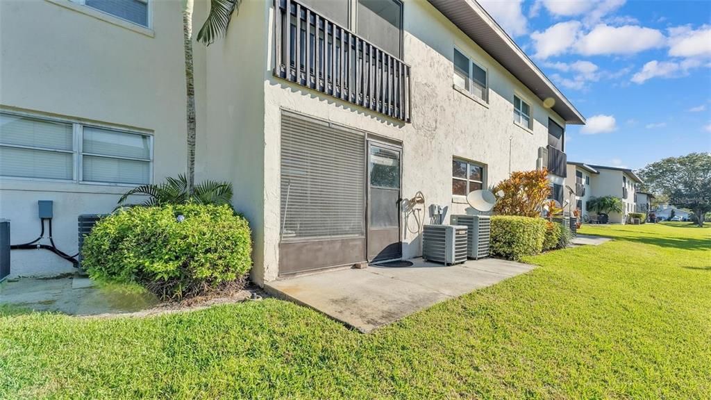 For Rent: $1,375 (2 beds, 1 baths, 840 Square Feet)