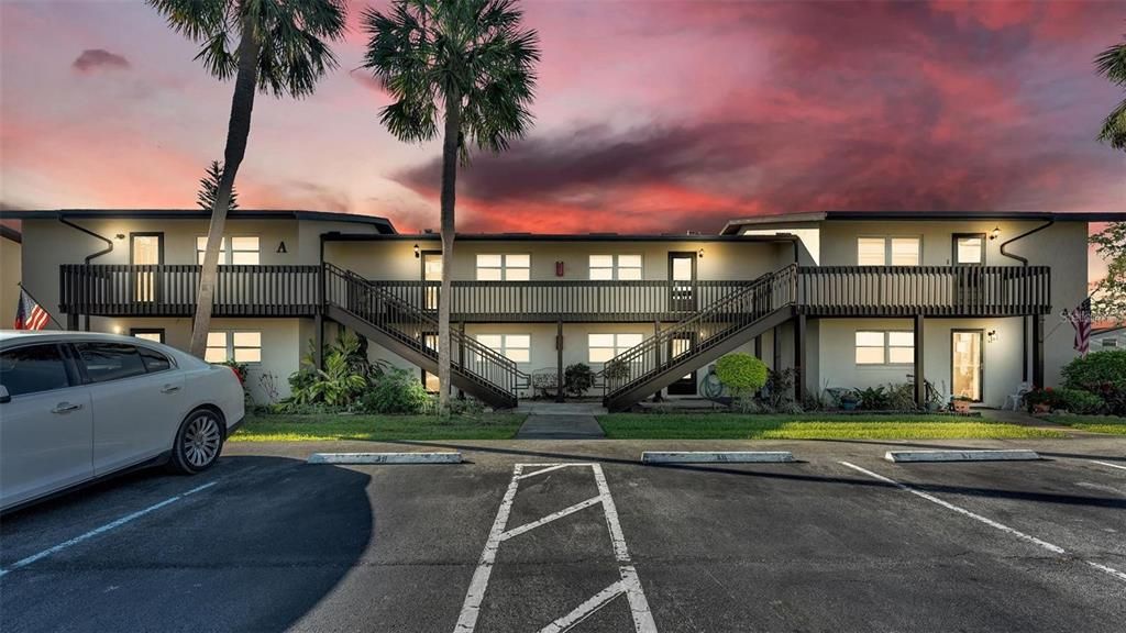 For Rent: $1,375 (2 beds, 1 baths, 840 Square Feet)