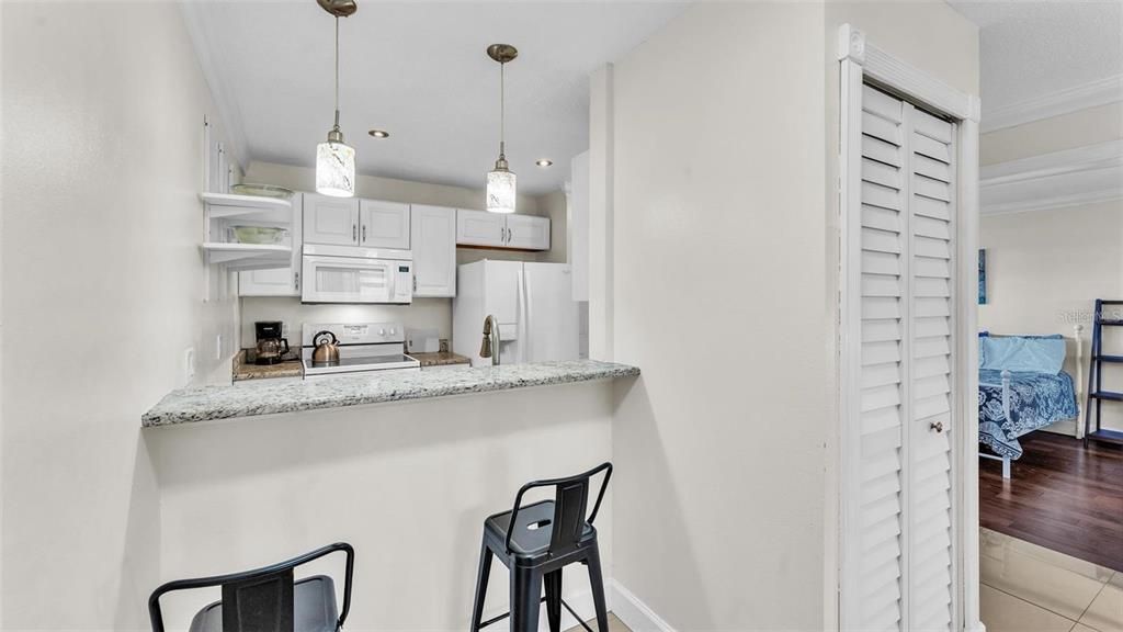 For Rent: $1,375 (2 beds, 1 baths, 840 Square Feet)