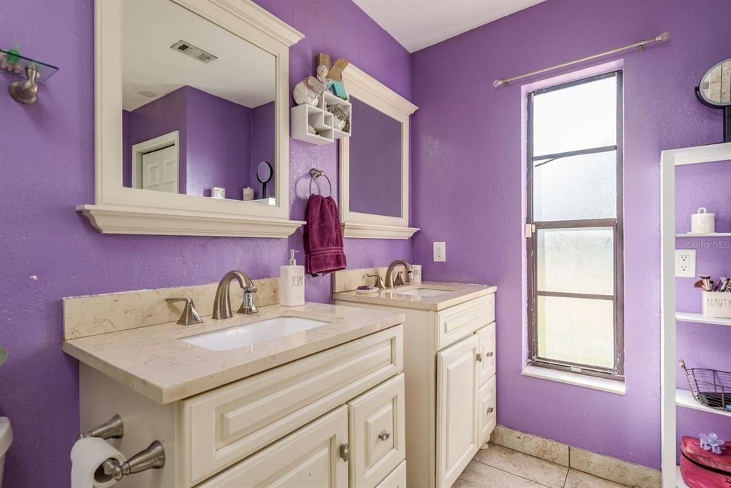 待售: $400,000 (5 贝兹, 2 浴室, 2530 平方英尺)