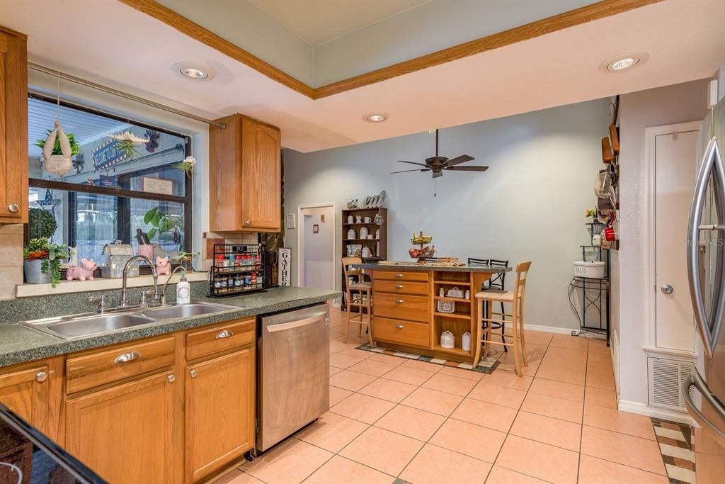 待售: $400,000 (5 贝兹, 2 浴室, 2530 平方英尺)