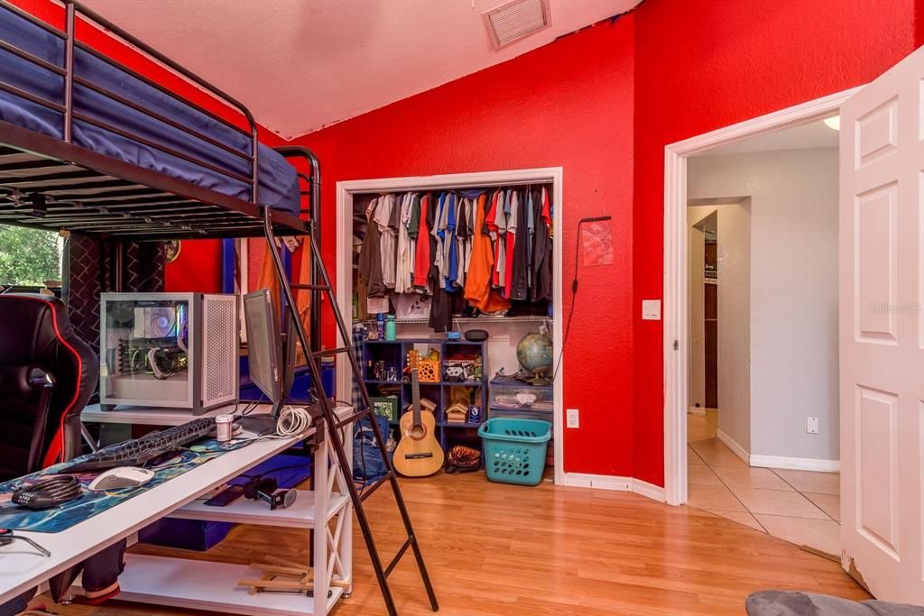 待售: $400,000 (5 贝兹, 2 浴室, 2530 平方英尺)