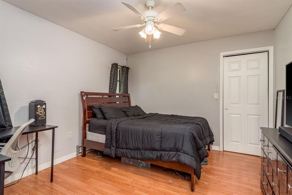 待售: $400,000 (5 贝兹, 2 浴室, 2530 平方英尺)