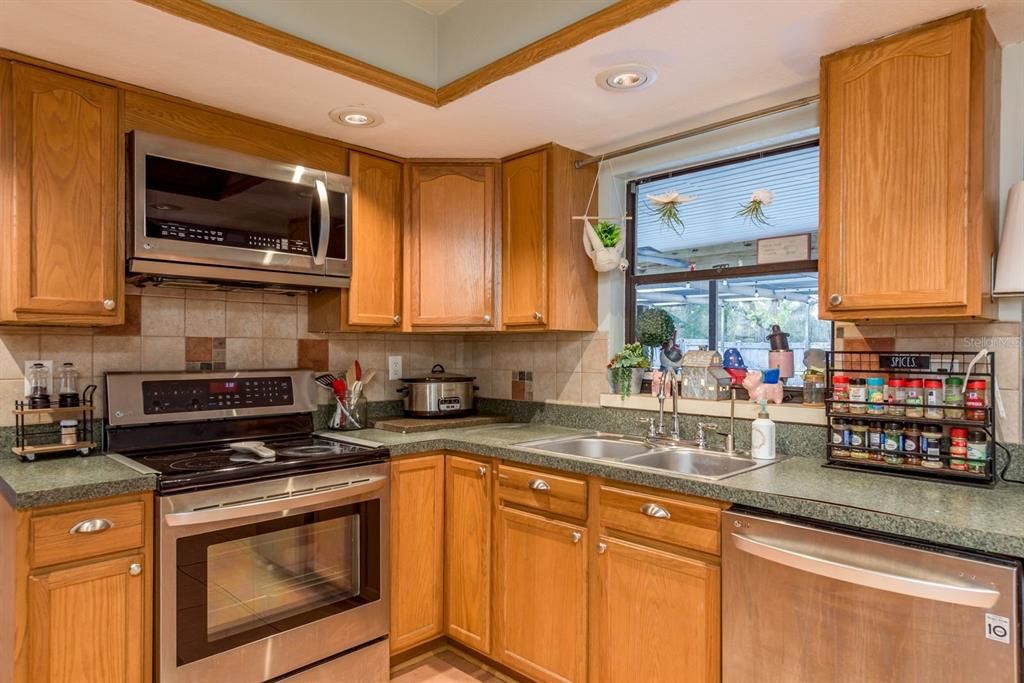 待售: $400,000 (5 贝兹, 2 浴室, 2530 平方英尺)