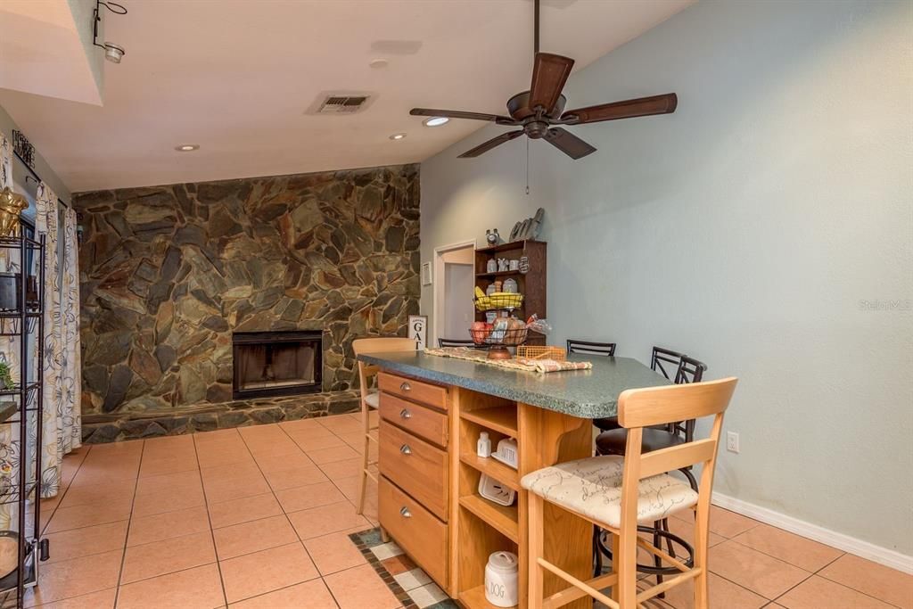 待售: $400,000 (5 贝兹, 2 浴室, 2530 平方英尺)