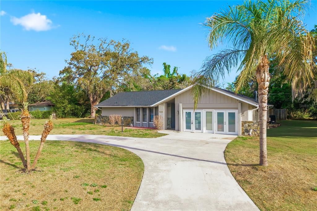 Active With Contract: $400,000 (5 beds, 2 baths, 2530 Square Feet)