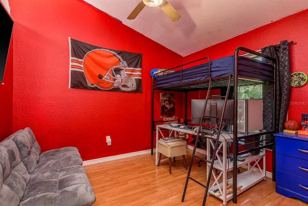 待售: $400,000 (5 贝兹, 2 浴室, 2530 平方英尺)